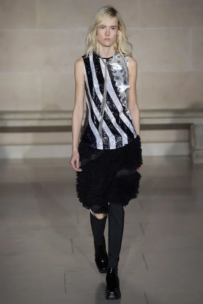 Look 32